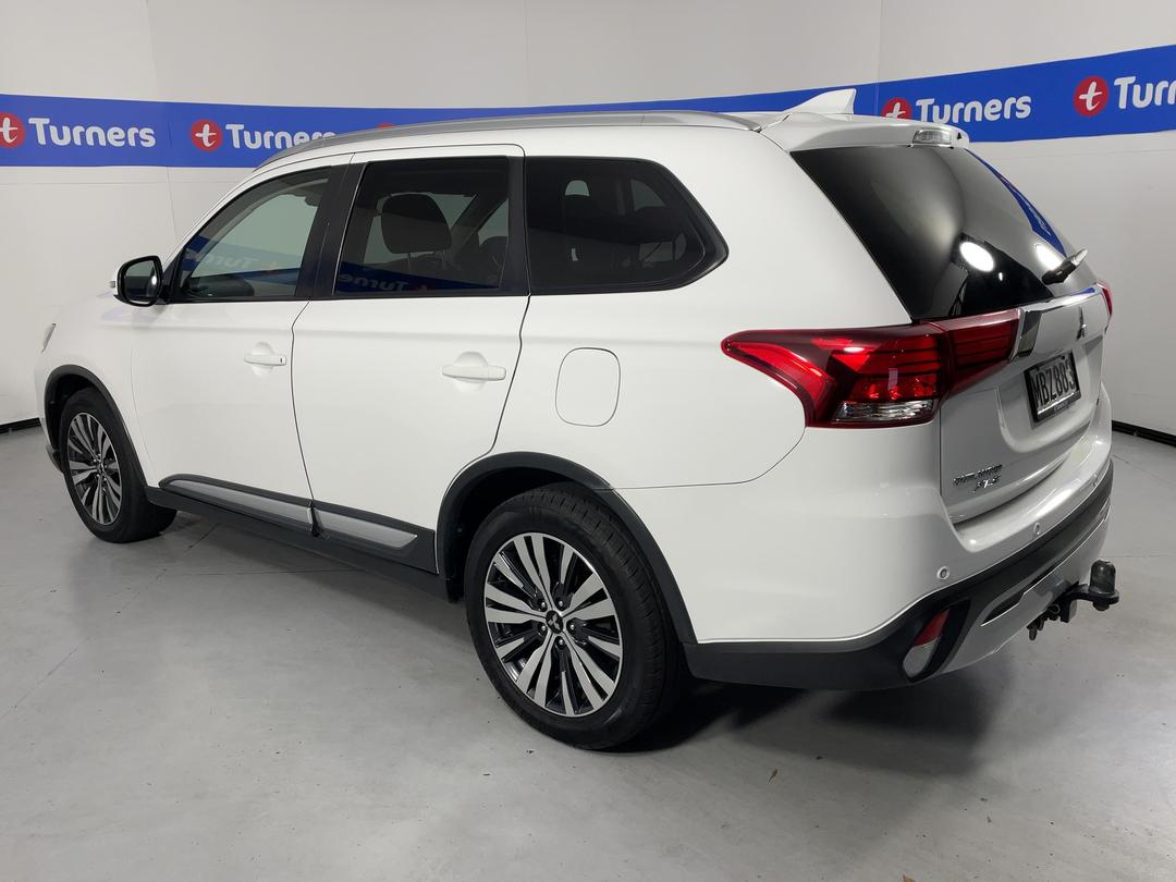 Photo '5' of Mitsubishi Outlander