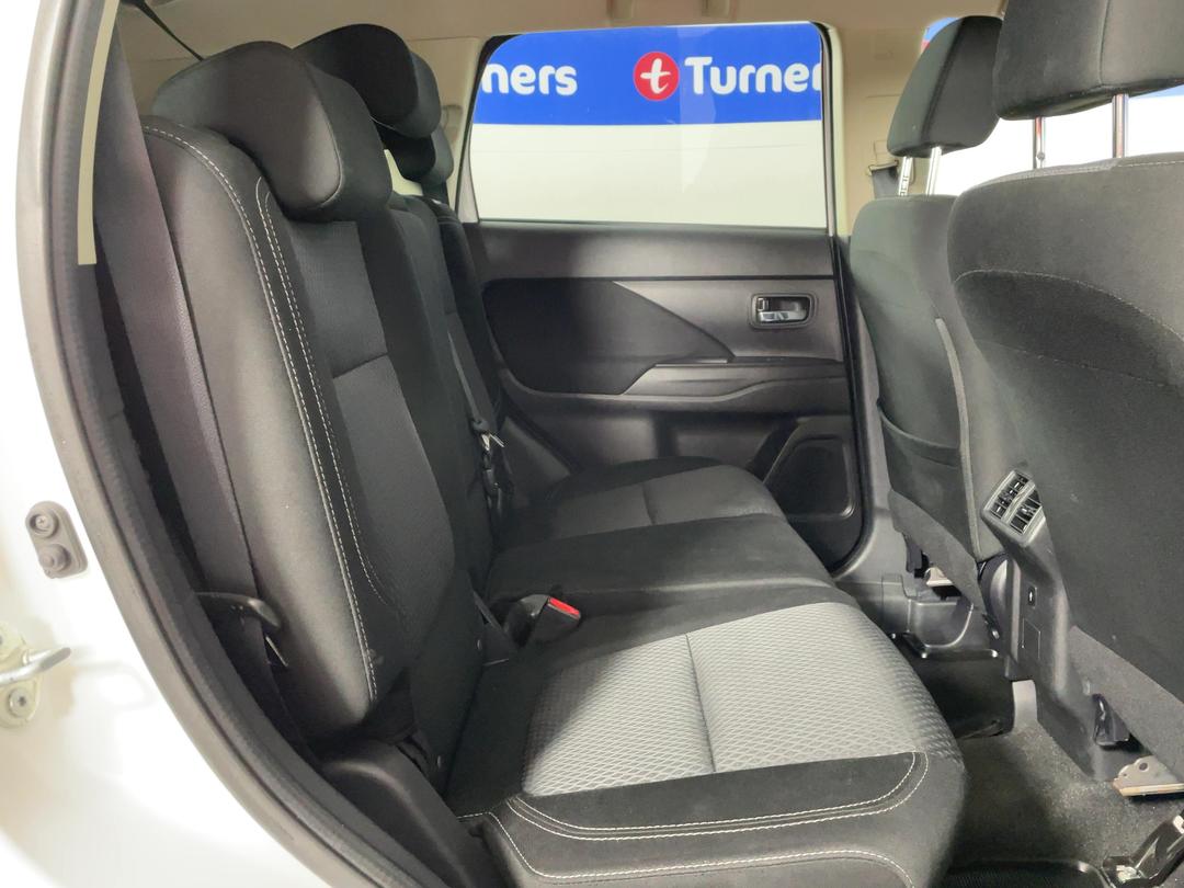 Photo '20' of Mitsubishi Outlander