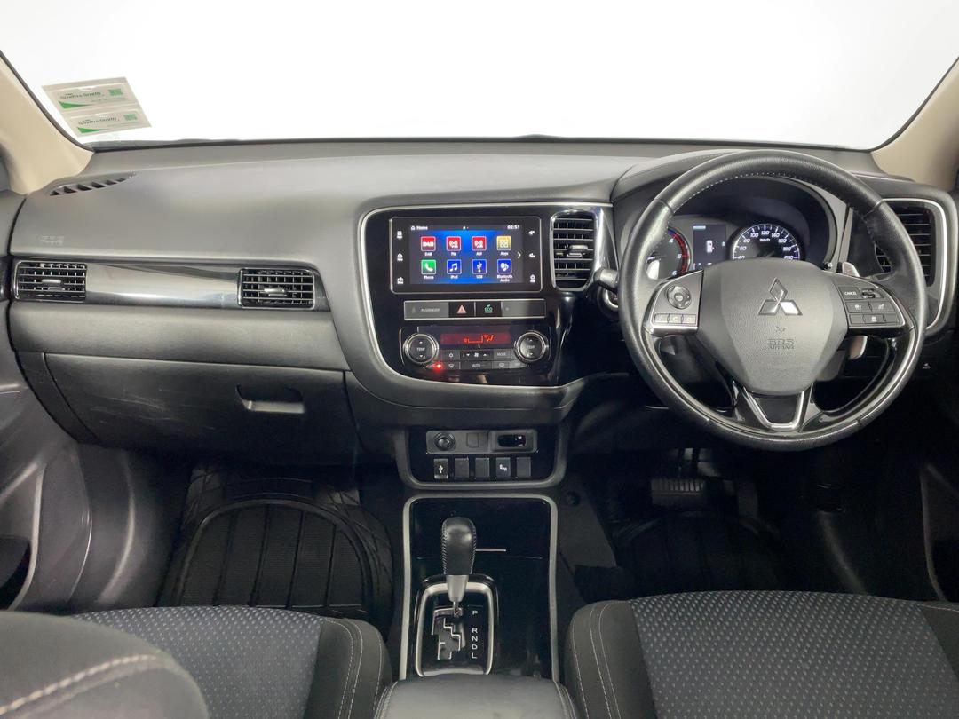 Photo '17' of Mitsubishi Outlander