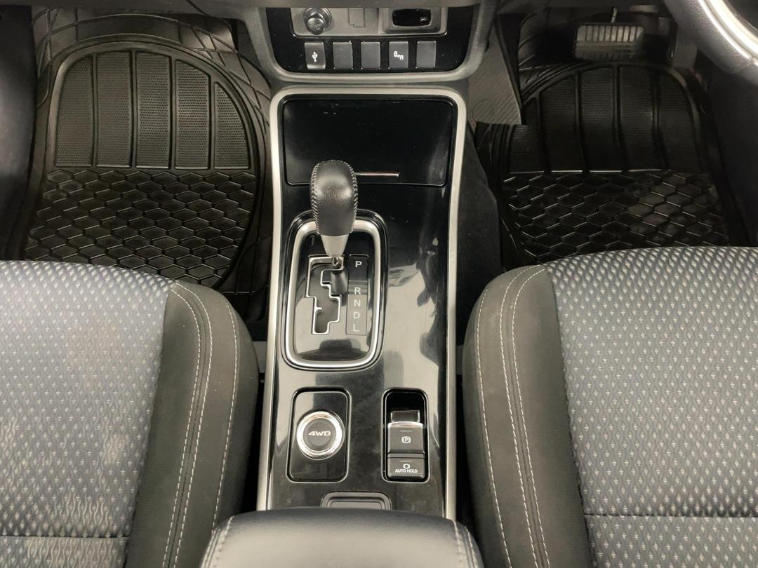 Photo '18' of Mitsubishi Outlander