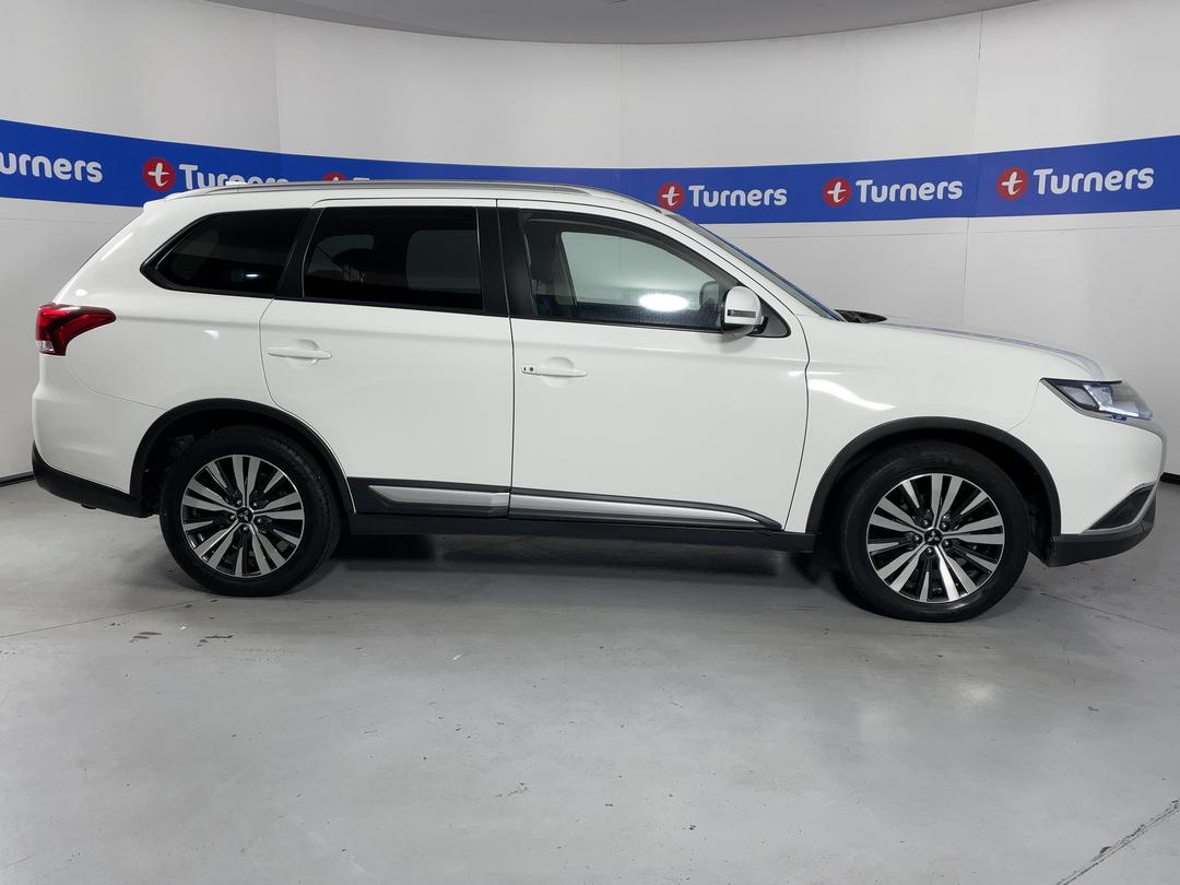 Photo '24' of Mitsubishi Outlander