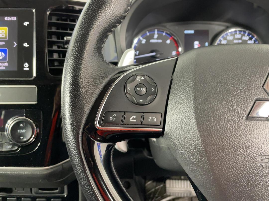 Photo '33' of Mitsubishi Outlander