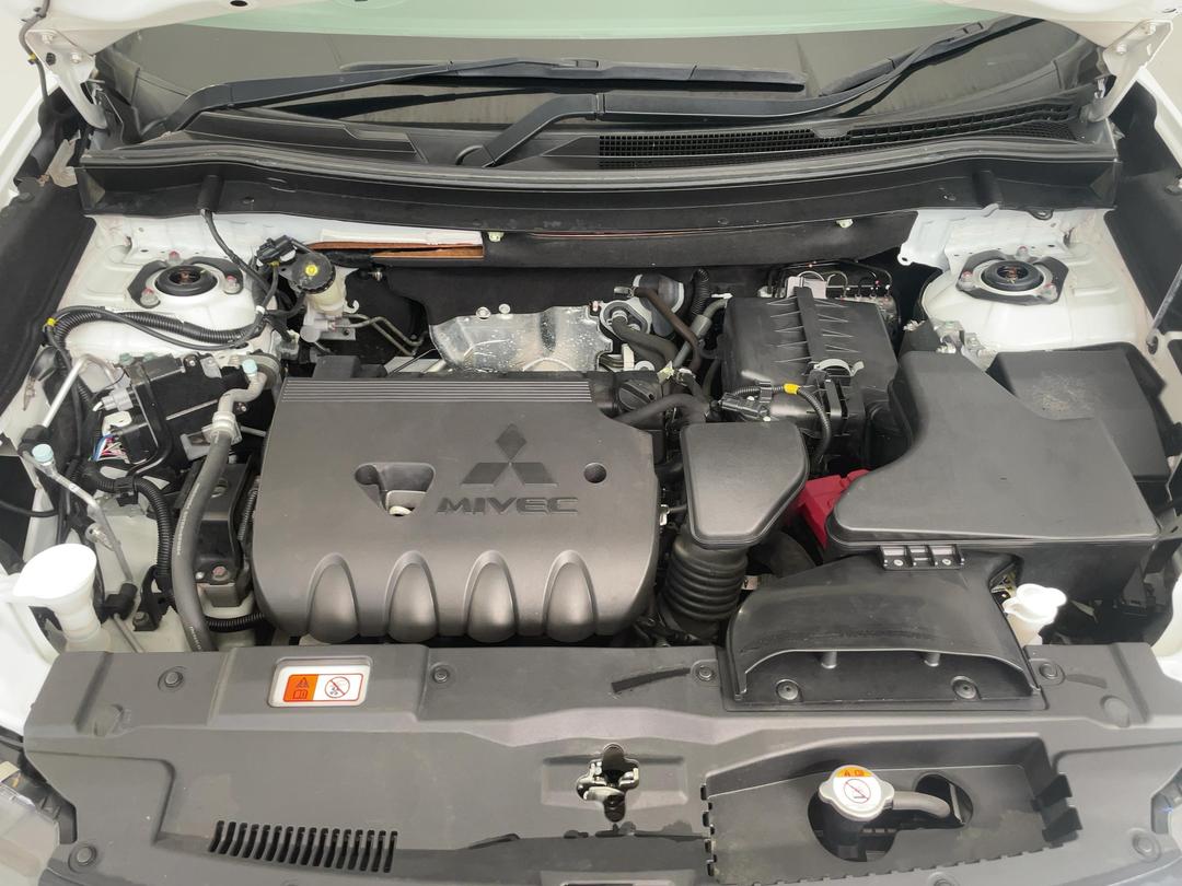 Photo '13' of Mitsubishi Outlander