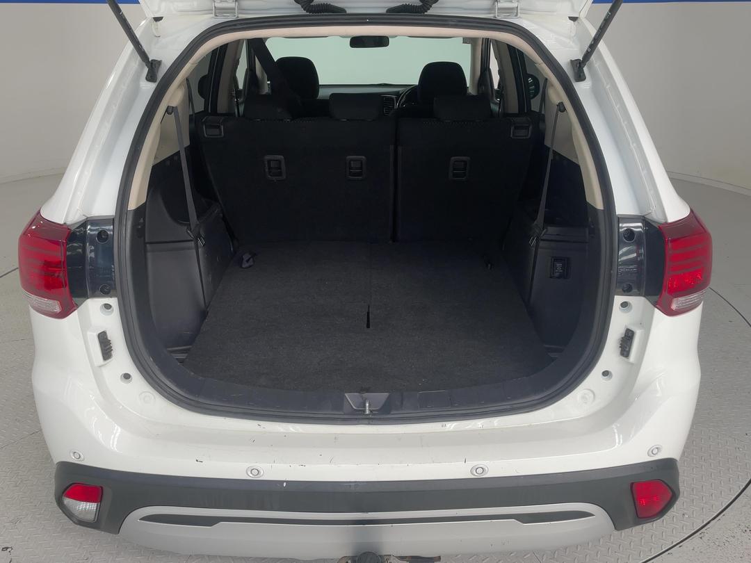 Photo '14' of Mitsubishi Outlander