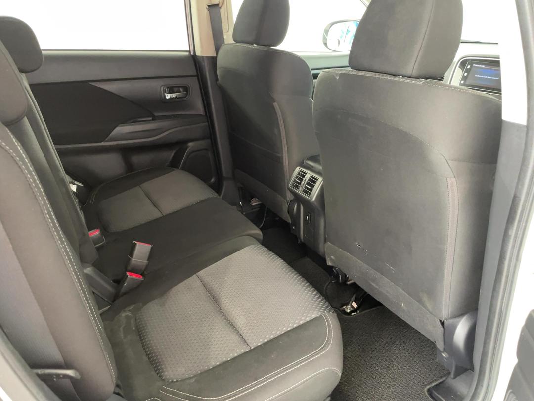 Photo '20' of Mitsubishi Outlander