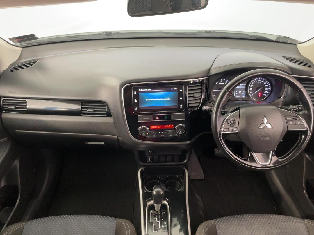 Photo '17' of Mitsubishi Outlander