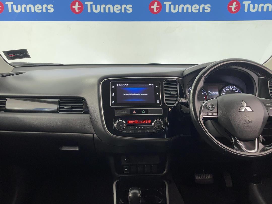 Photo '18' of Mitsubishi Outlander