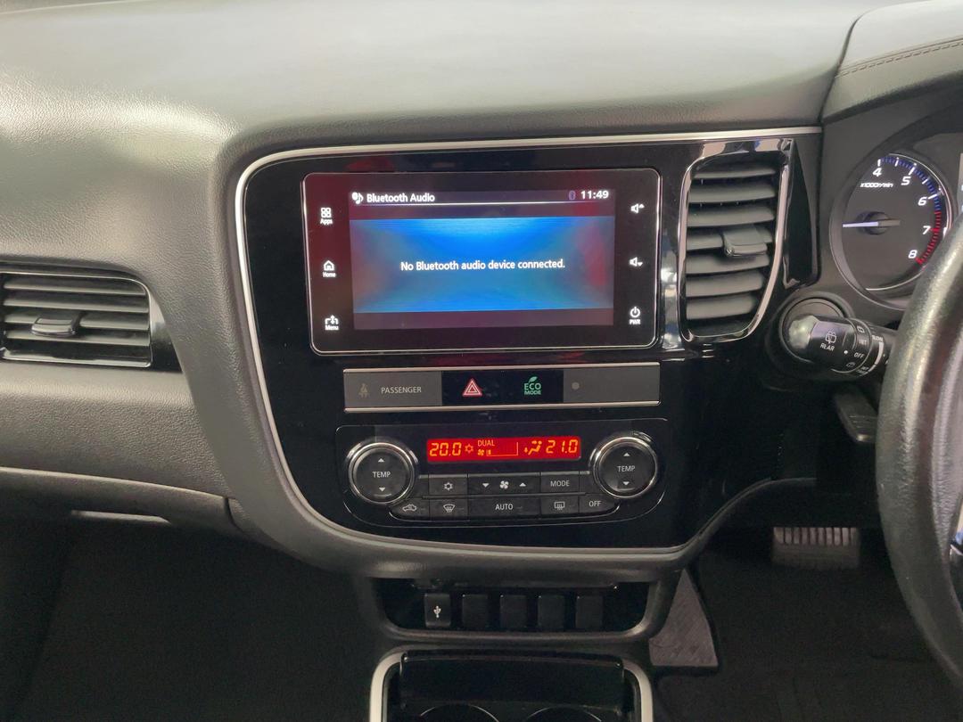 Photo '24' of Mitsubishi Outlander