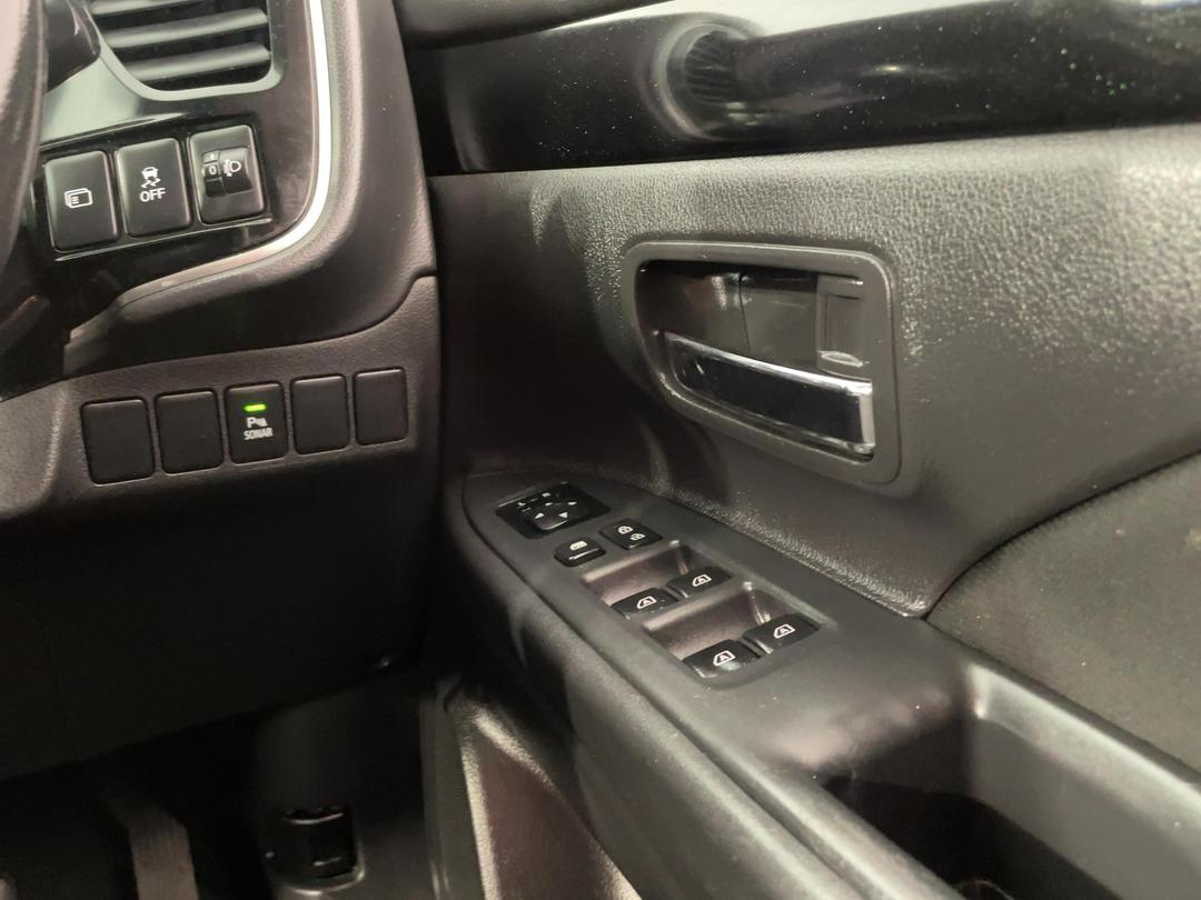 Photo '26' of Mitsubishi Outlander