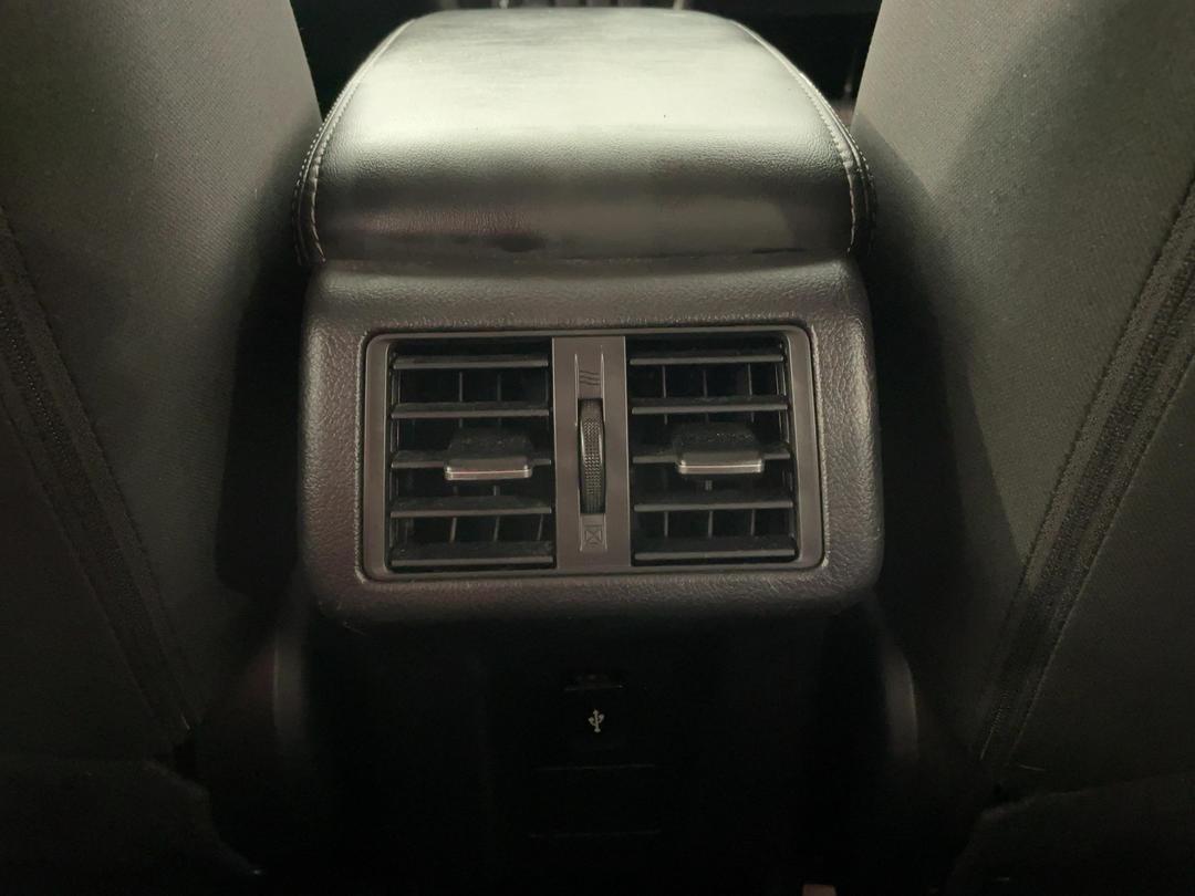 Photo '28' of Mitsubishi Outlander