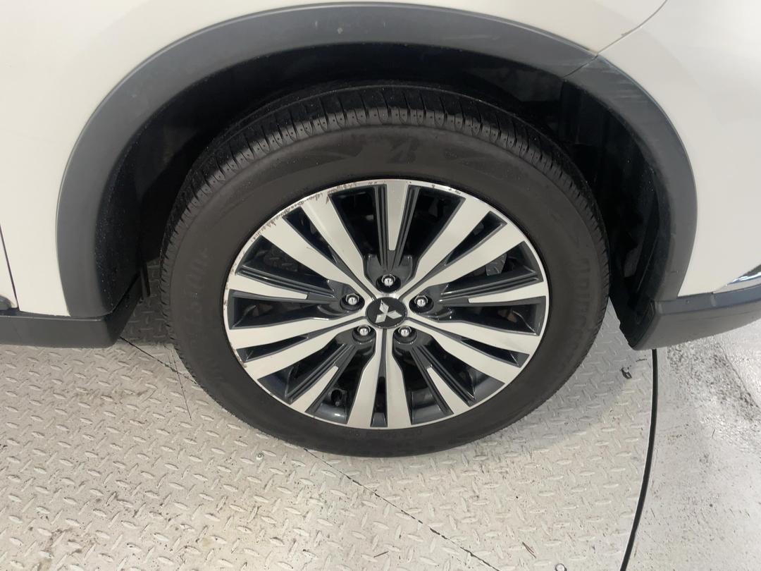 Photo '9' of Mitsubishi Outlander