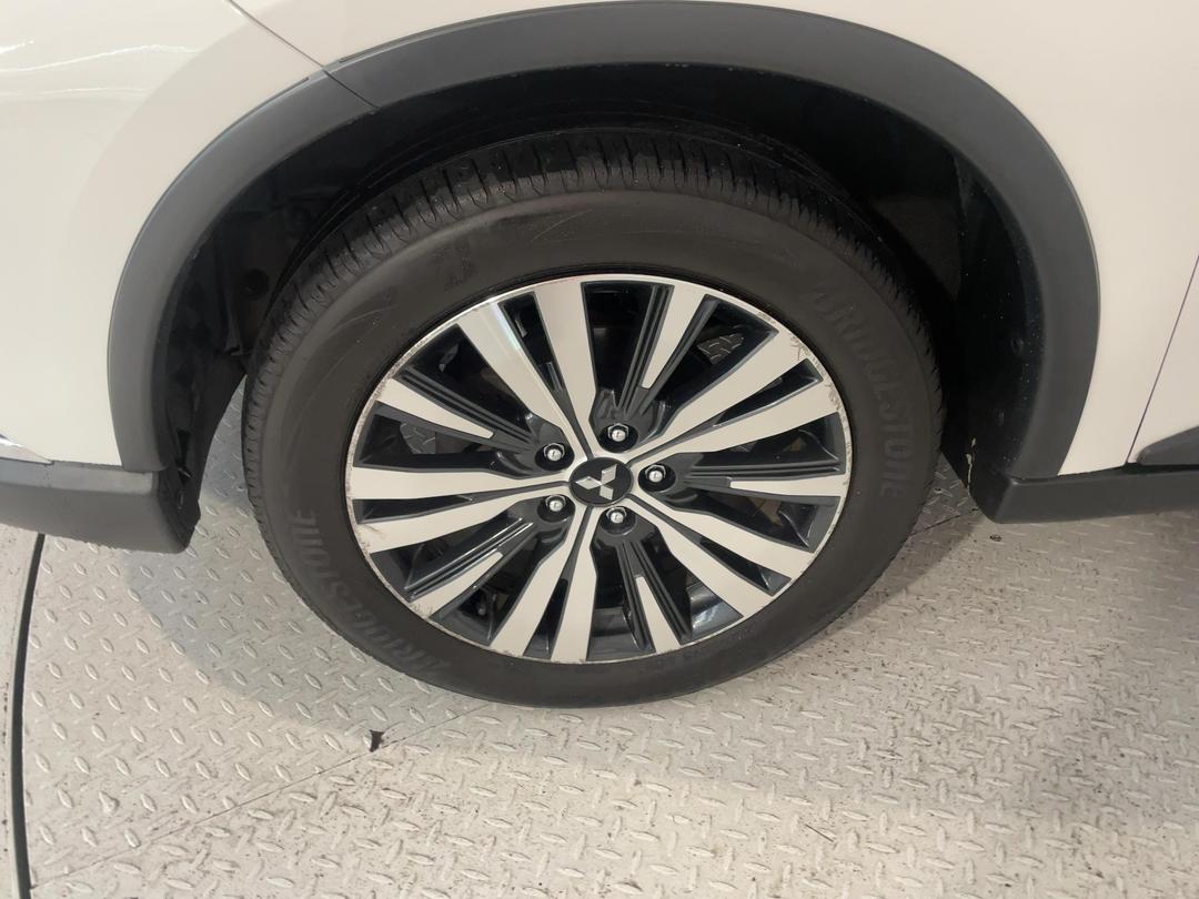 Photo '10' of Mitsubishi Outlander