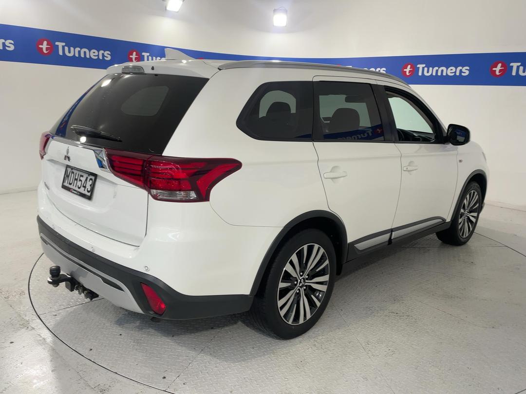 Photo '7' of Mitsubishi Outlander