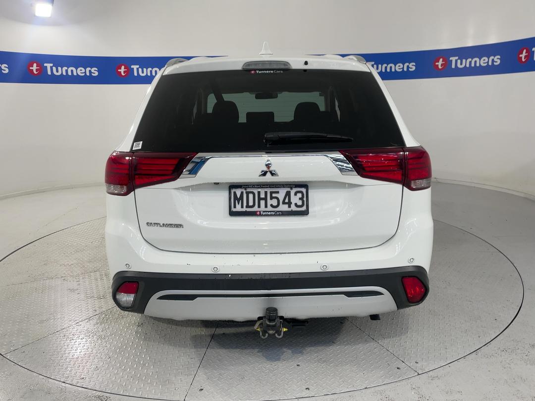 Photo '6' of Mitsubishi Outlander