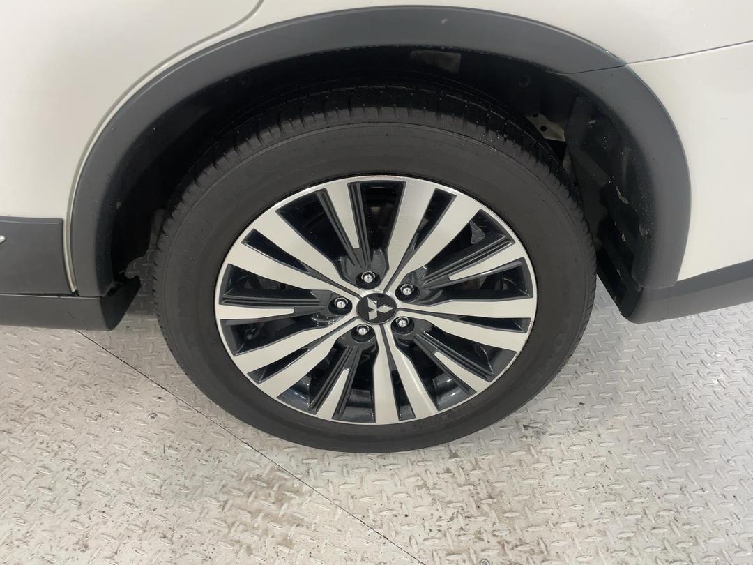 Photo '11' of Mitsubishi Outlander