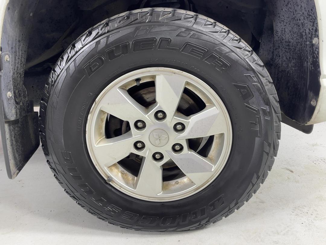 Photo '9' of Mitsubishi Triton