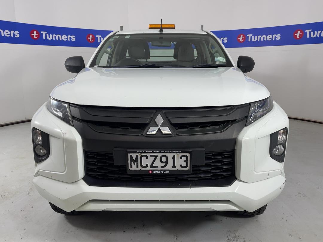 Photo '2' of Mitsubishi Triton