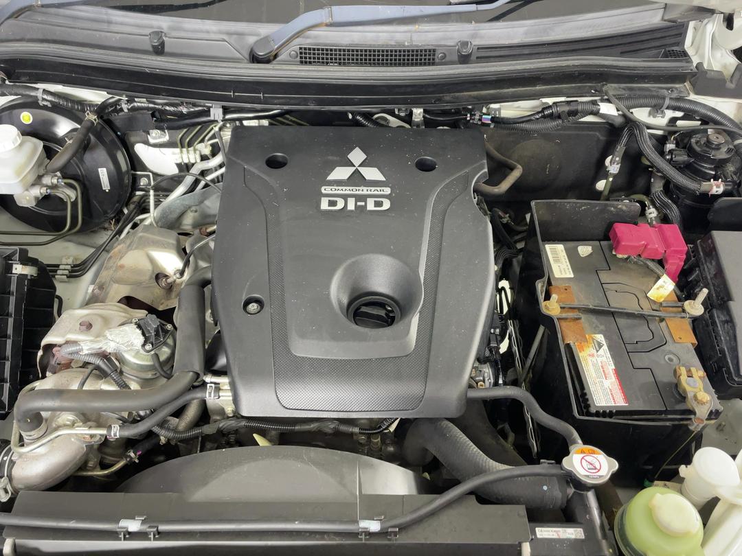 Photo '13' of Mitsubishi Triton