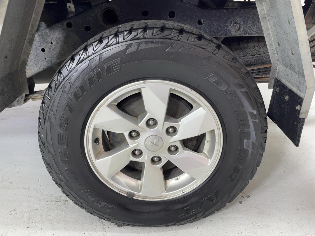 Photo '11' of Mitsubishi Triton