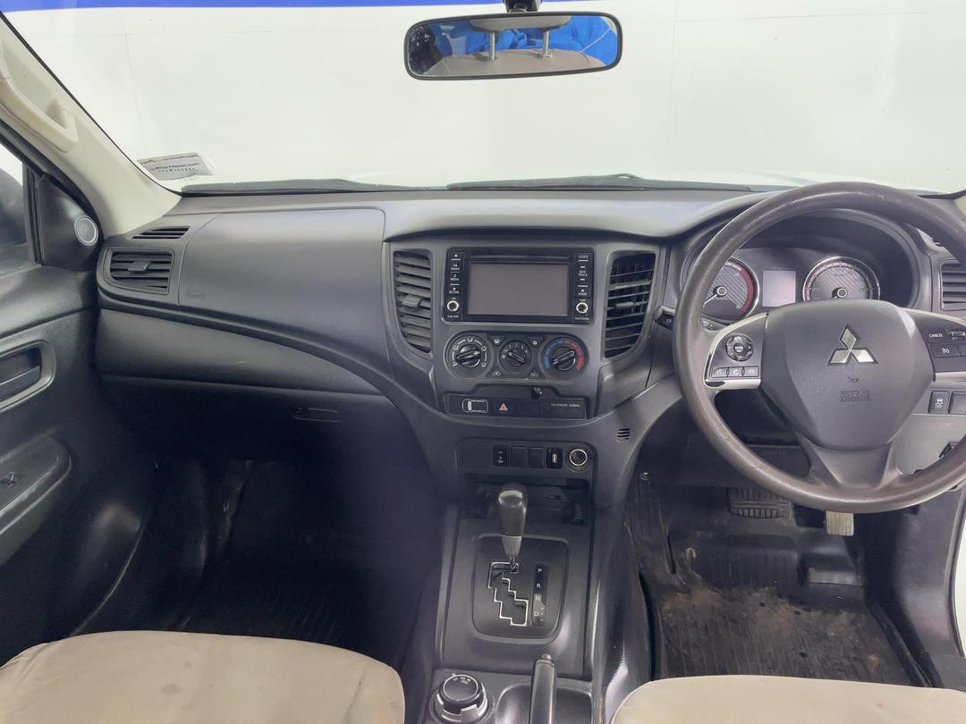 Photo '17' of Mitsubishi Triton