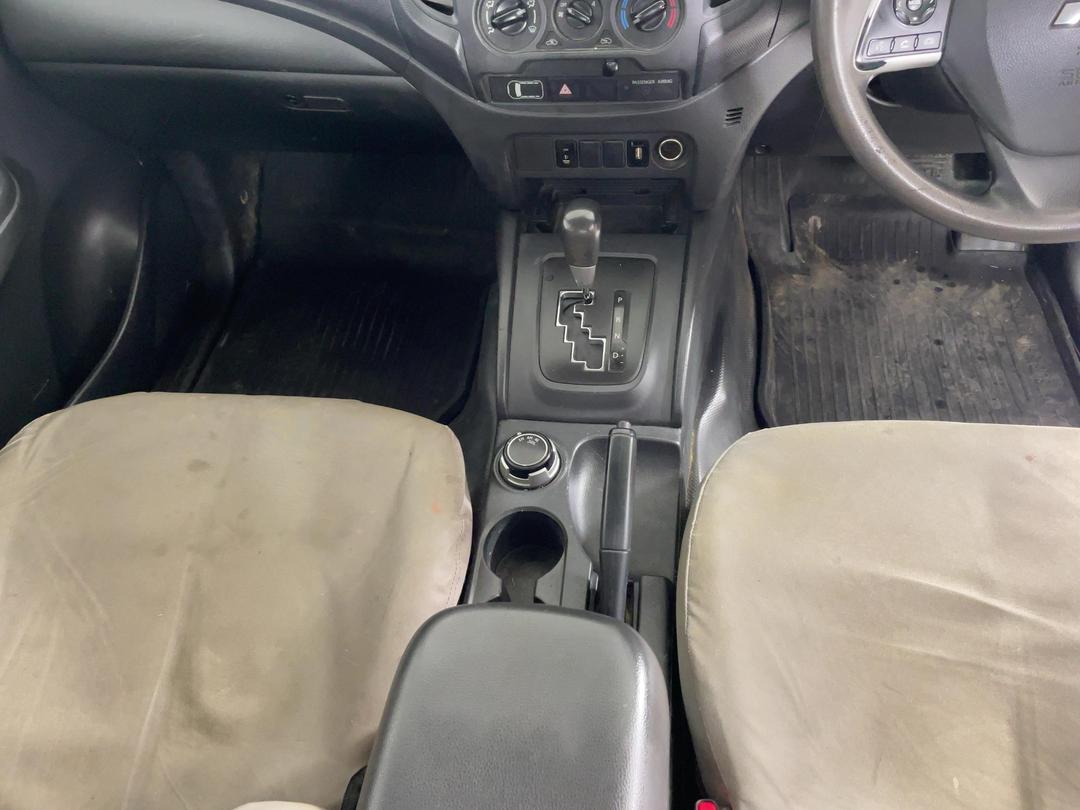 Photo '18' of Mitsubishi Triton