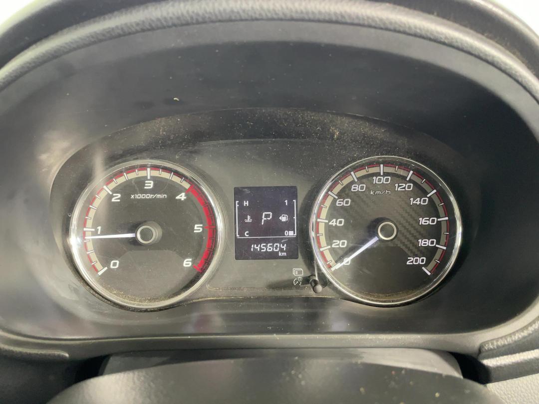 Photo '21' of Mitsubishi Triton