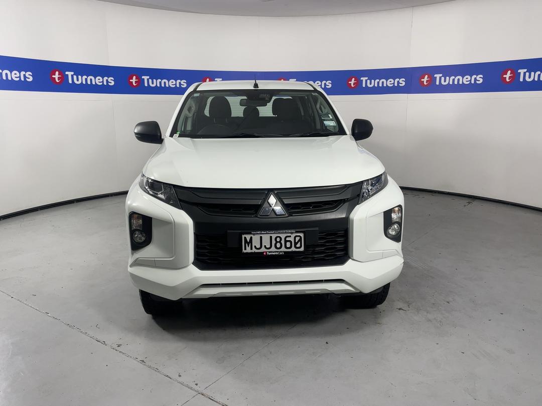 Photo '2' of Mitsubishi Triton