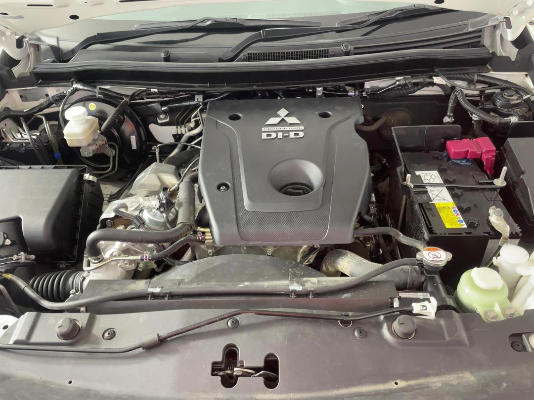 Photo '13' of Mitsubishi Triton