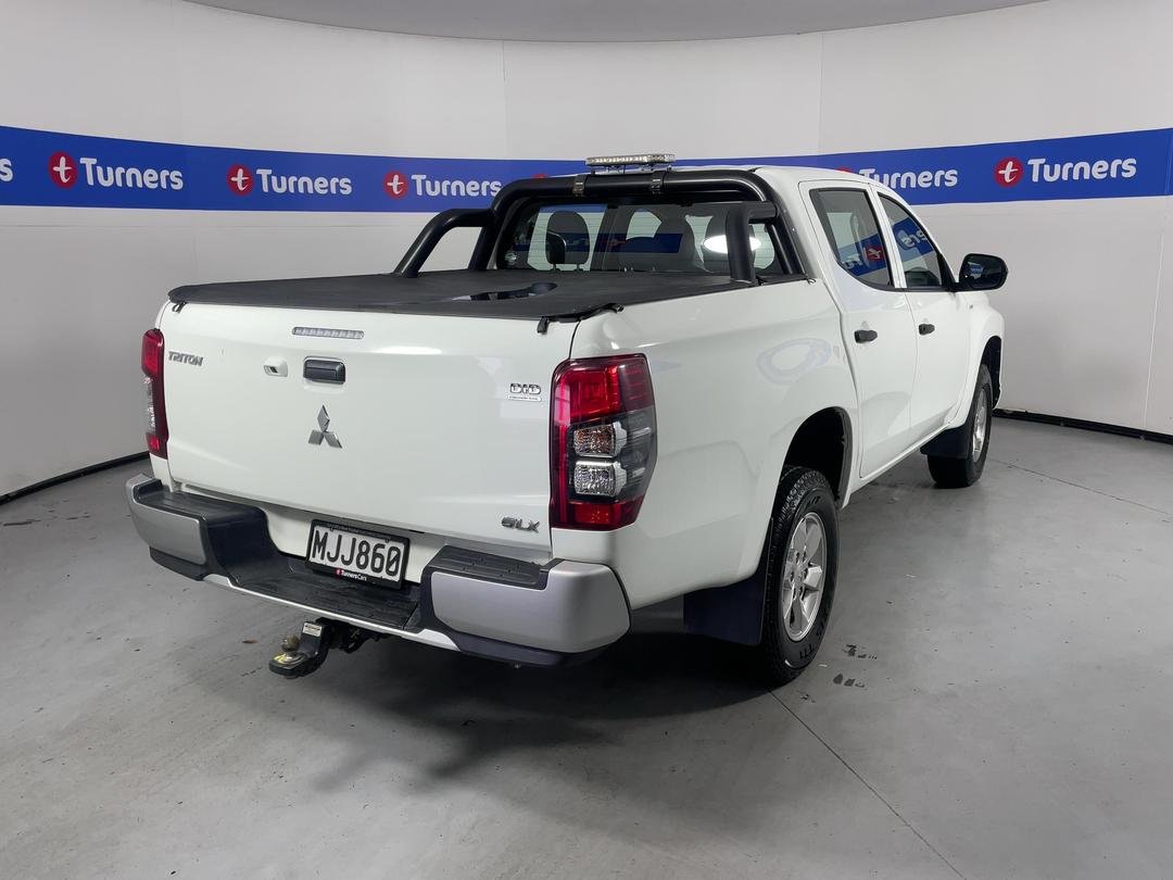 Photo '7' of Mitsubishi Triton