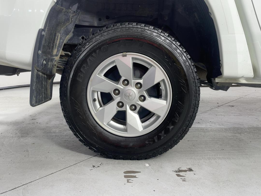 Photo '12' of Mitsubishi Triton