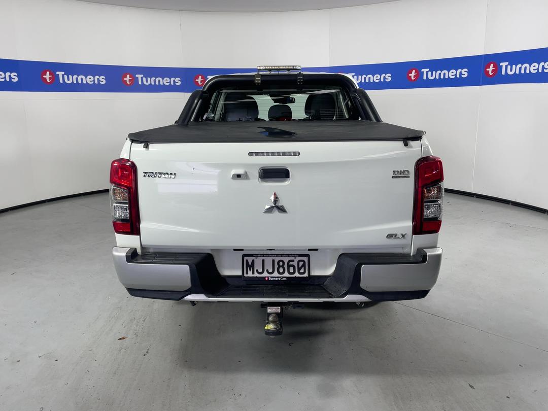 Photo '6' of Mitsubishi Triton