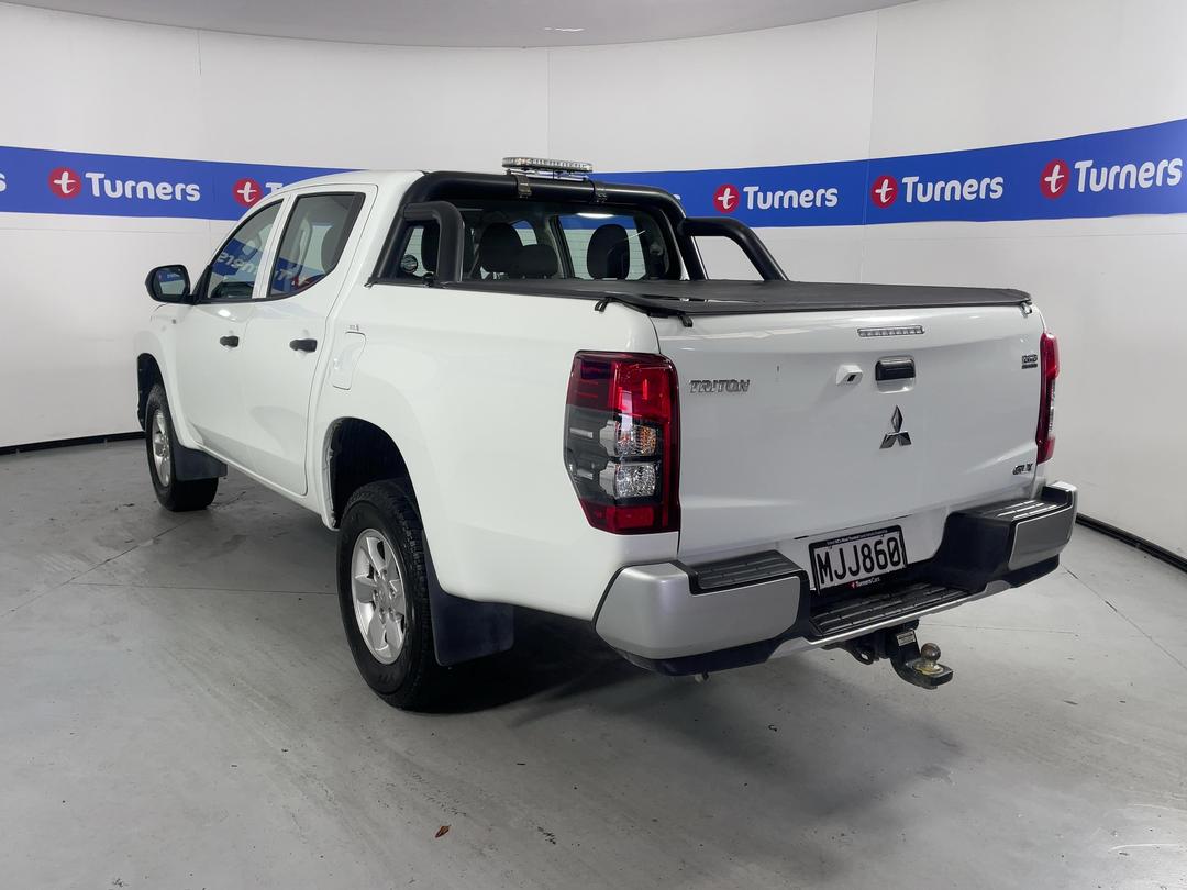 Photo '5' of Mitsubishi Triton