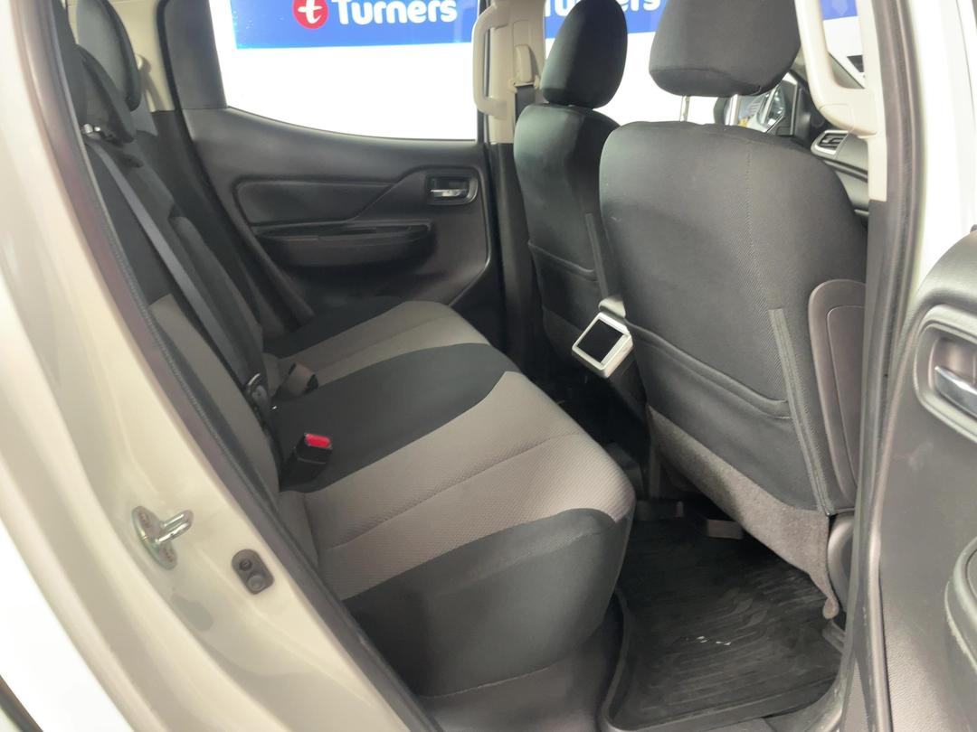 Photo '20' of Mitsubishi Triton