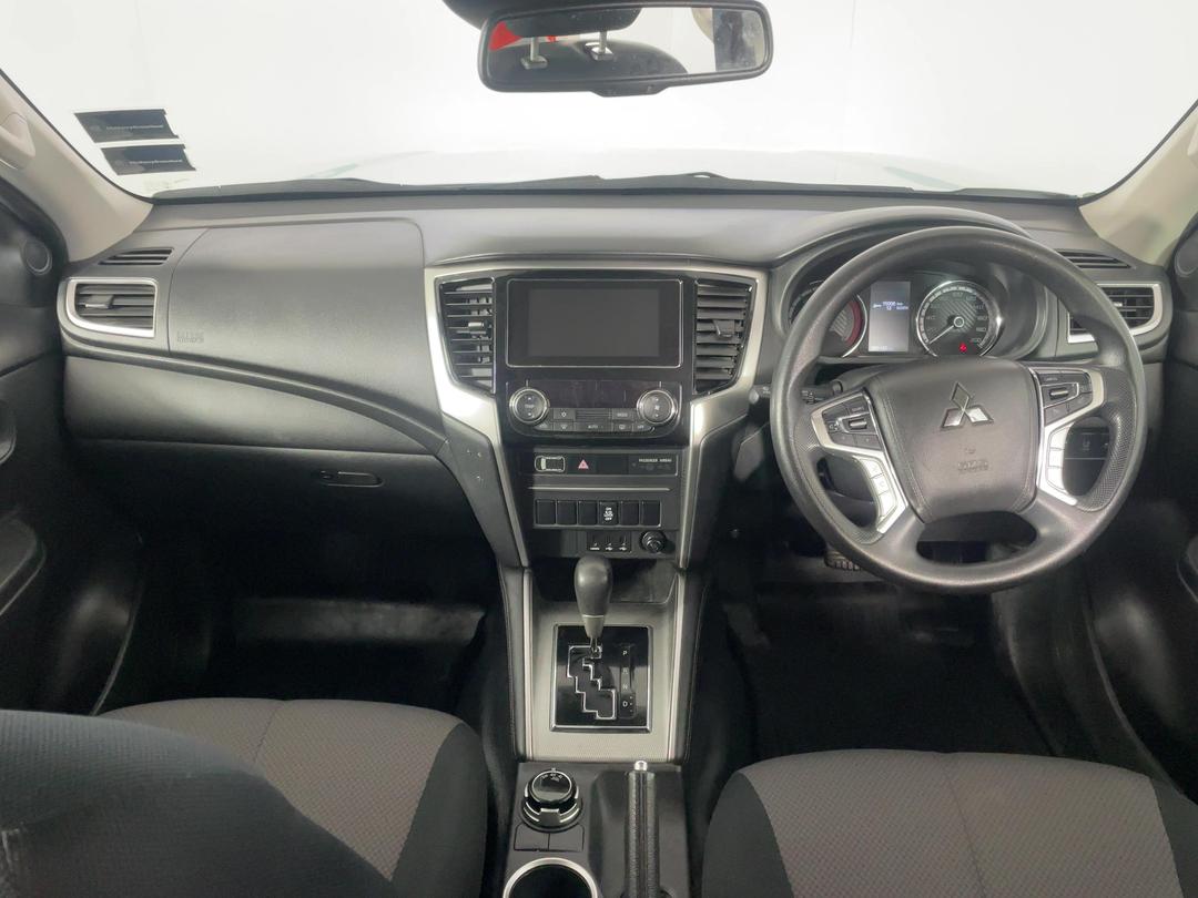 Photo '17' of Mitsubishi Triton