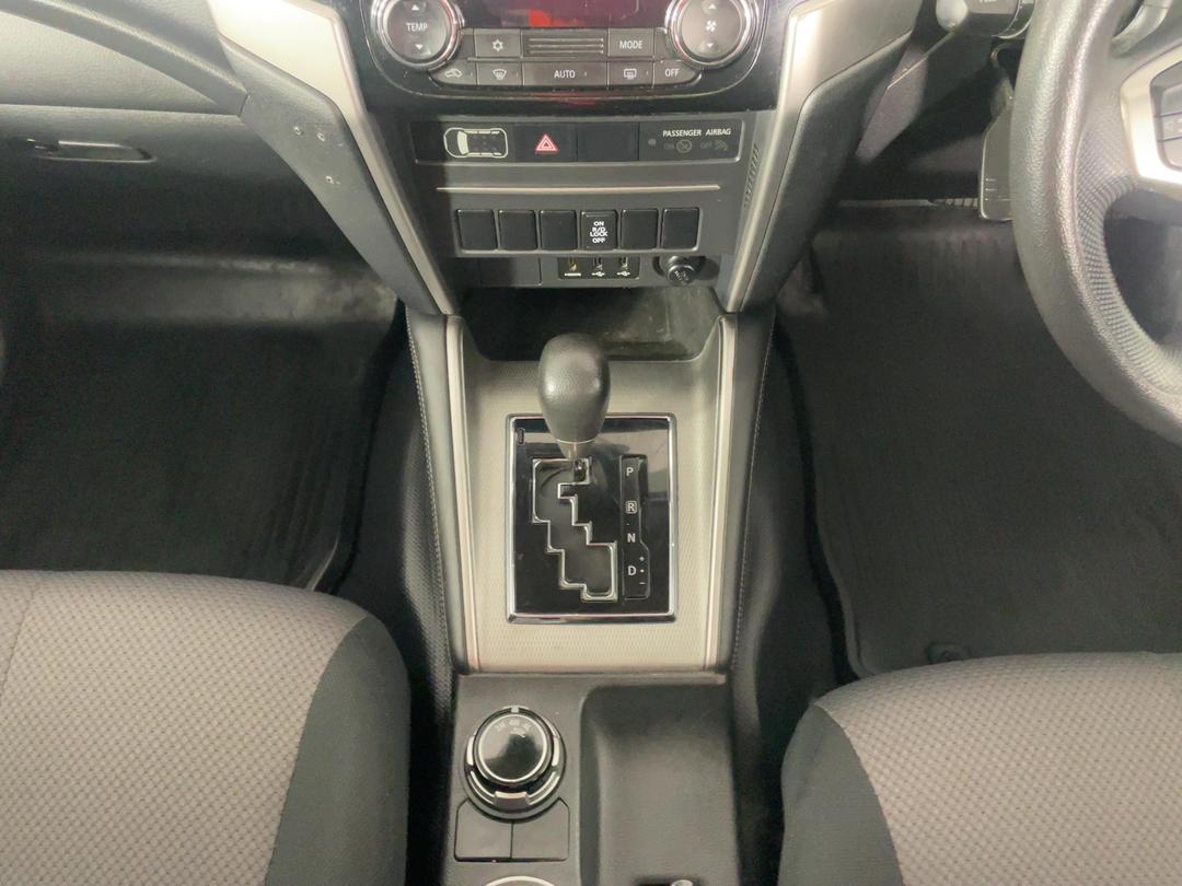 Photo '18' of Mitsubishi Triton