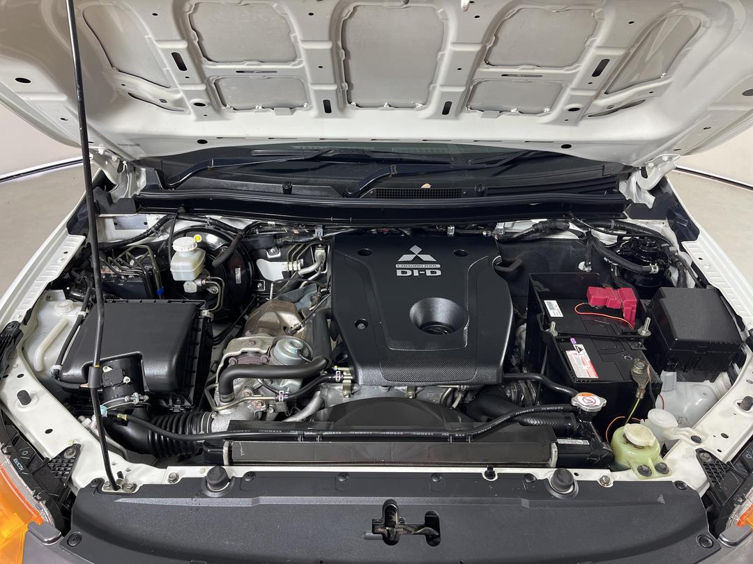 Photo '13' of Mitsubishi Triton