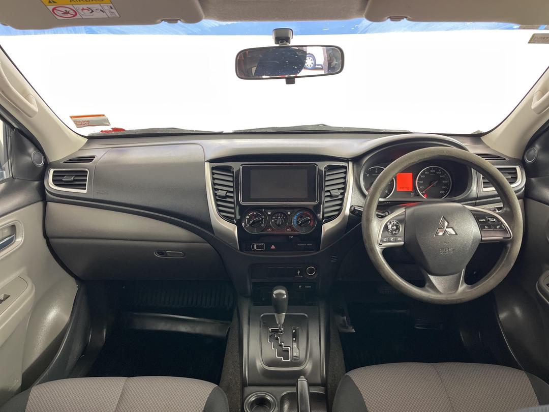 Photo '17' of Mitsubishi Triton