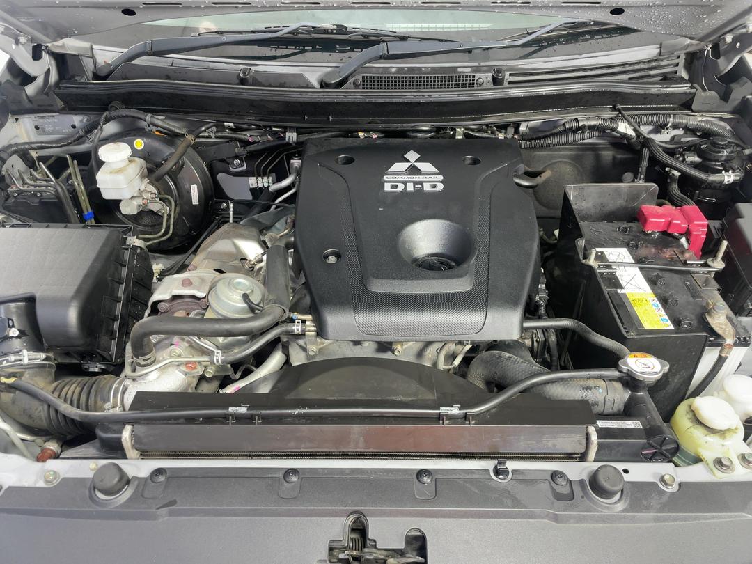 Photo '13' of Mitsubishi Triton