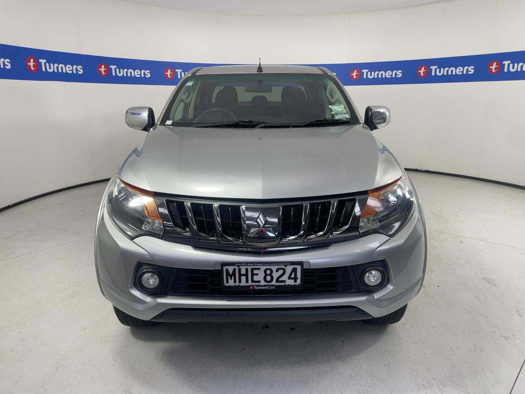 Photo '2' of Mitsubishi Triton