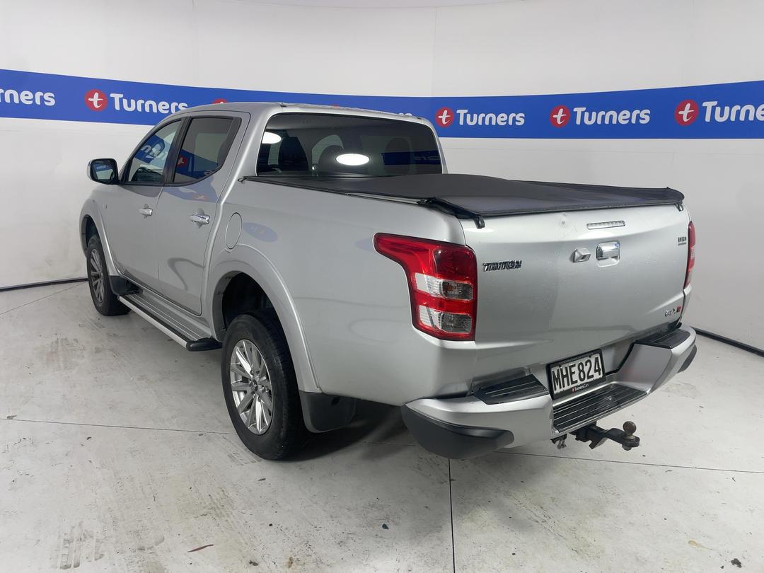 Photo '5' of Mitsubishi Triton