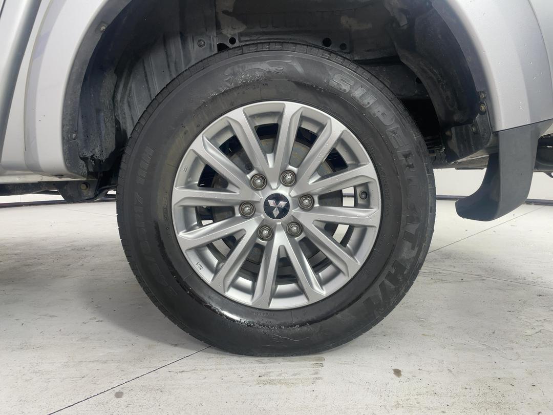 Photo '11' of Mitsubishi Triton