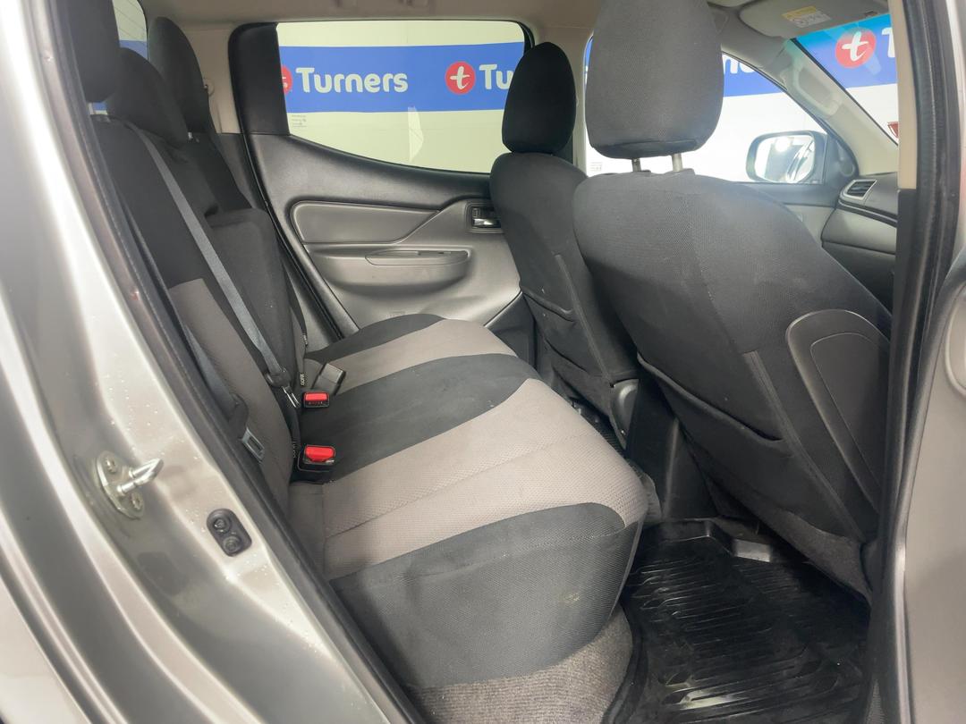 Photo '20' of Mitsubishi Triton