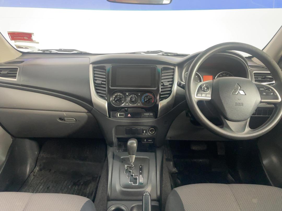 Photo '17' of Mitsubishi Triton