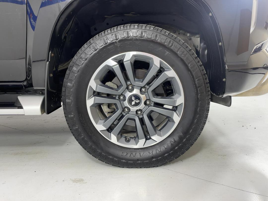 Photo '9' of Mitsubishi Triton