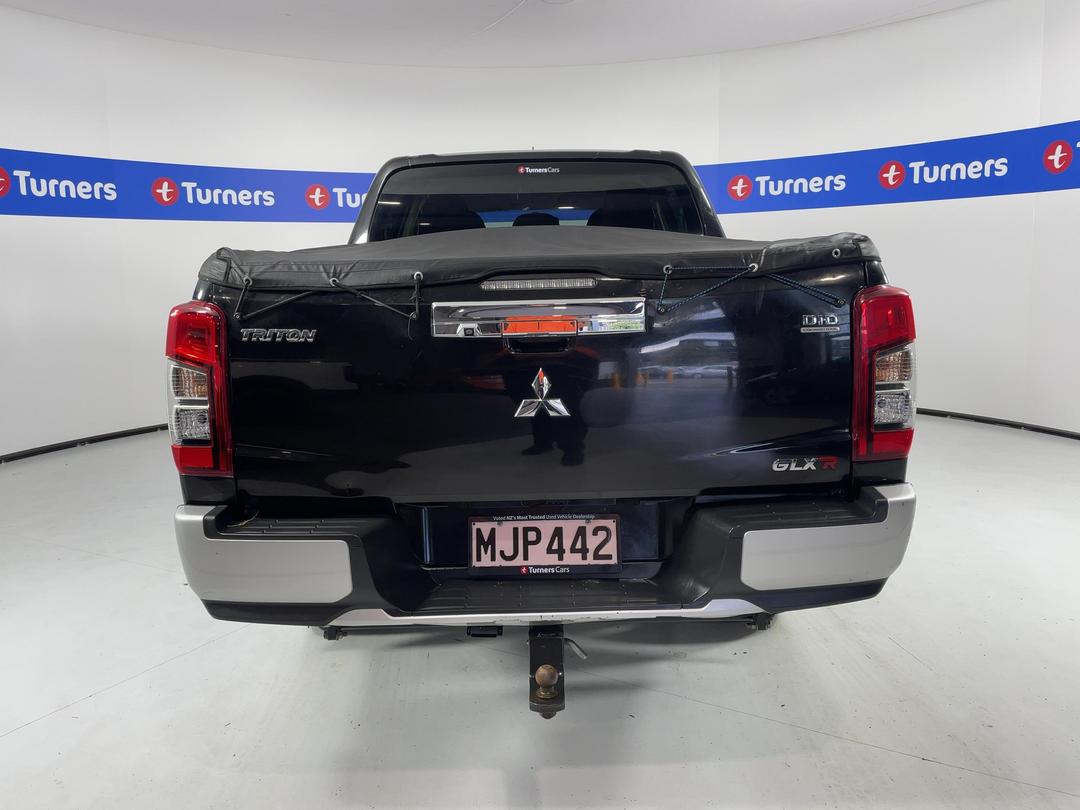 Photo '6' of Mitsubishi Triton