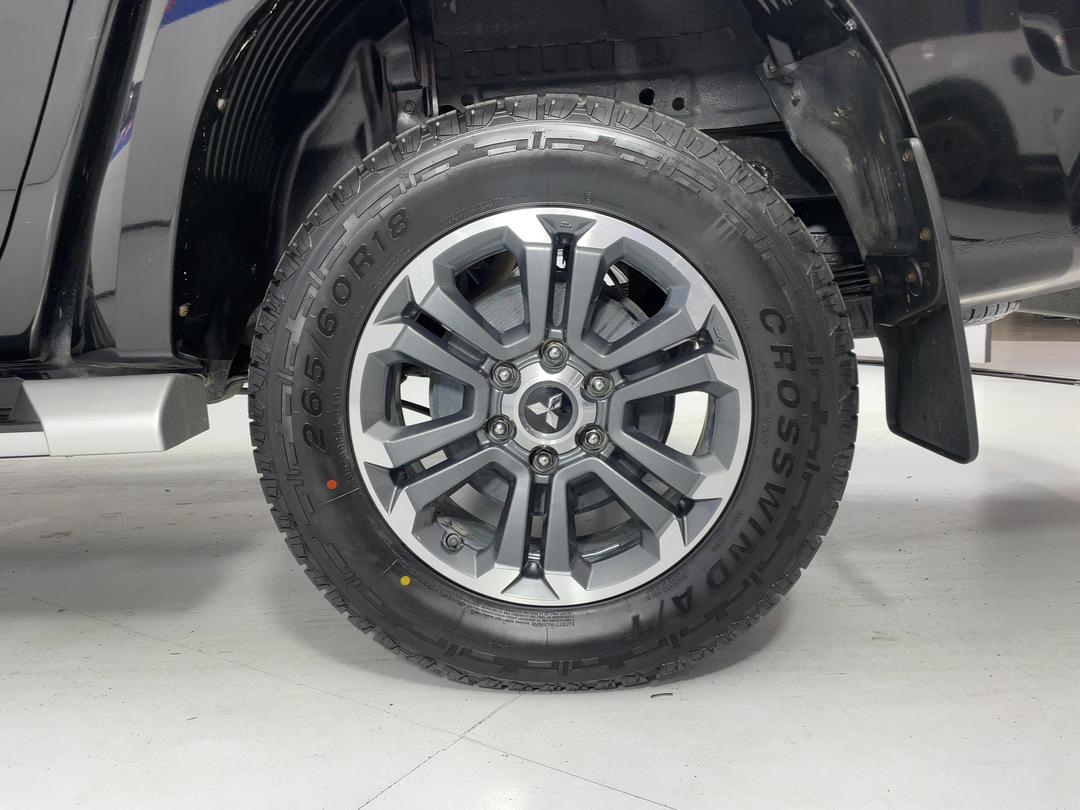 Photo '11' of Mitsubishi Triton