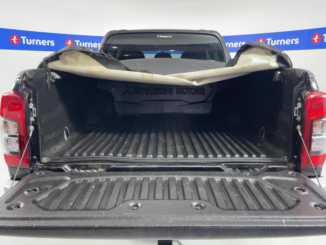 Photo '14' of Mitsubishi Triton