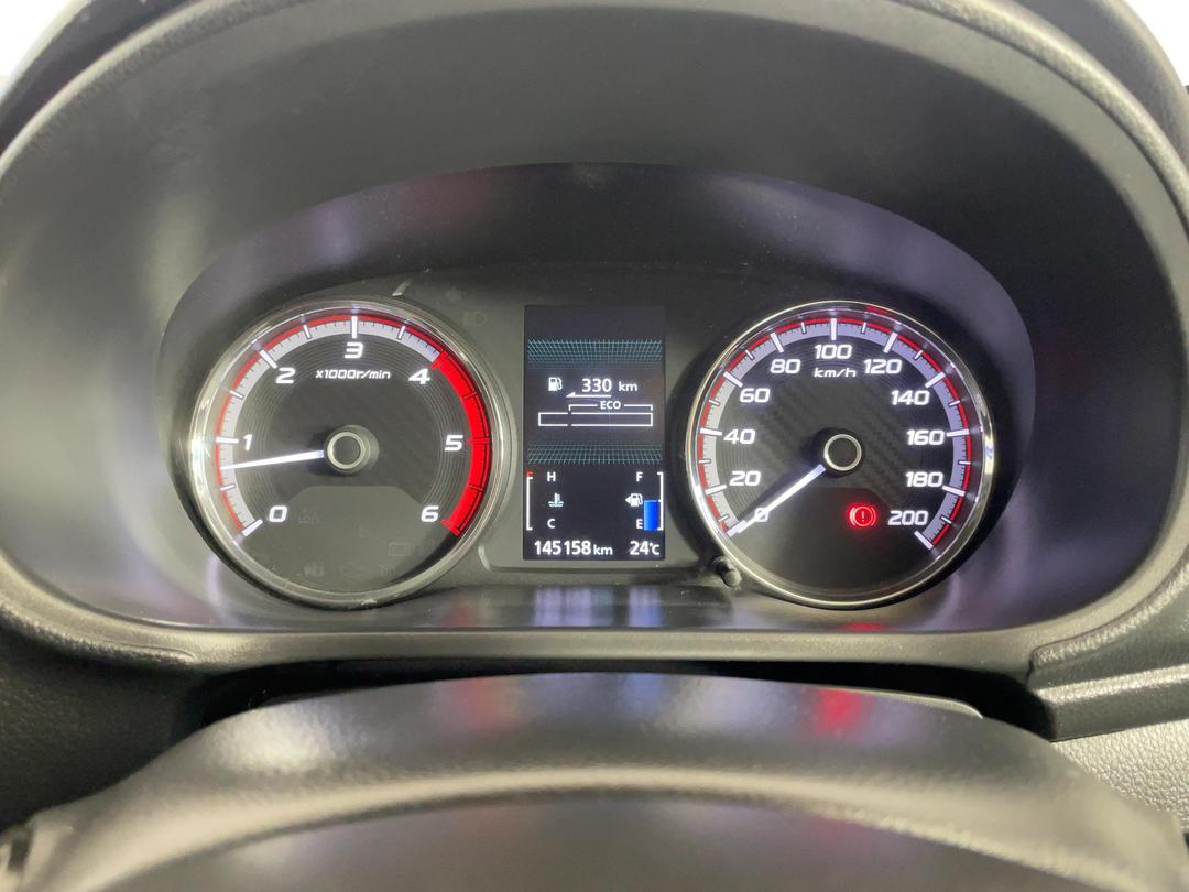 Photo '21' of Mitsubishi Triton