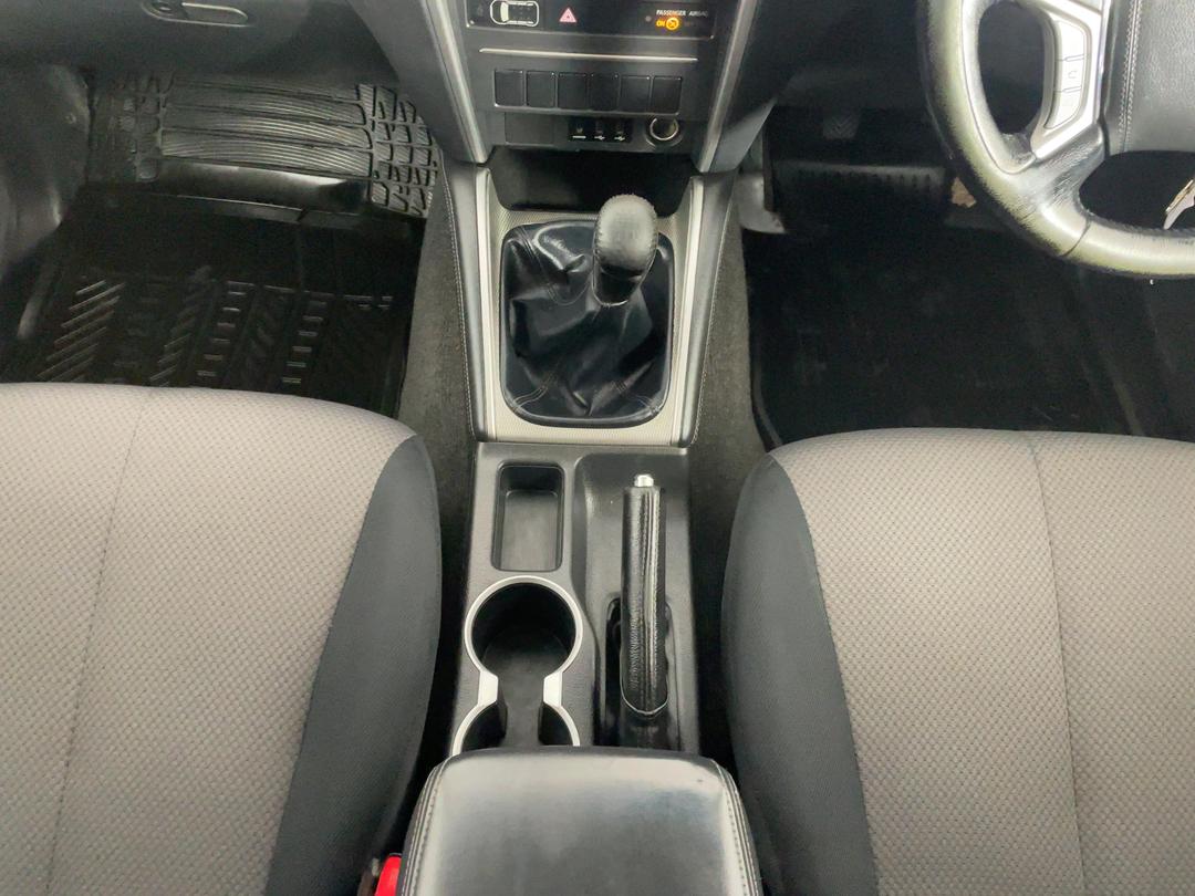 Photo '18' of Mitsubishi Triton