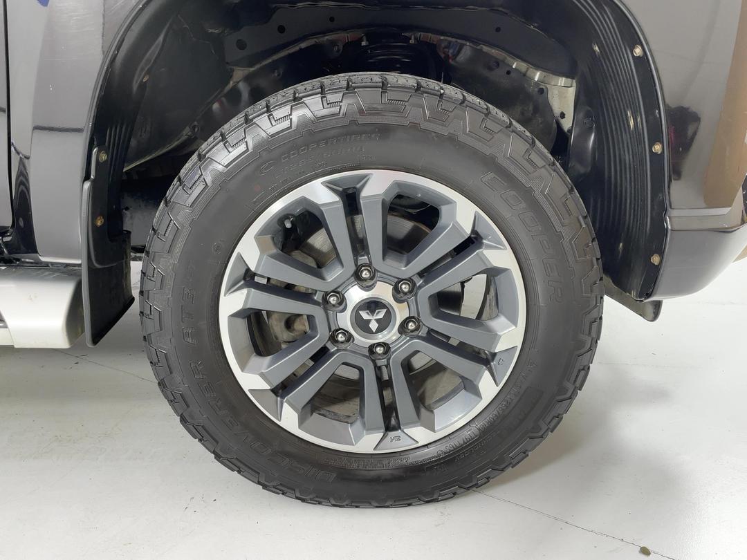 Photo '9' of Mitsubishi Triton